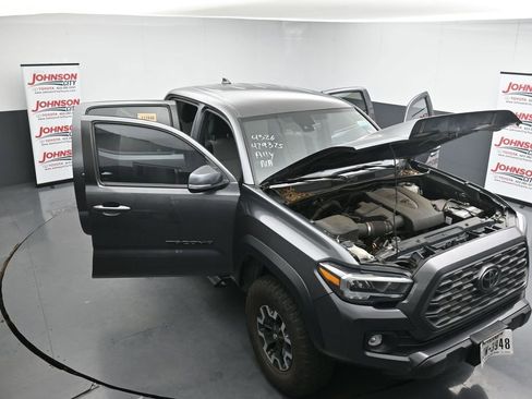 Used 2022 Toyota Tacoma TRD Off-Road AWD/4WD image 25
