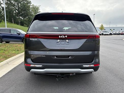 Used 2022 Kia Carnival LX FWD image 10