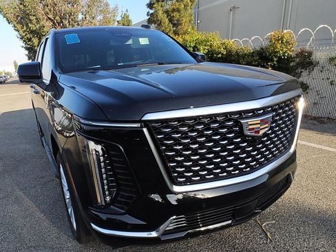 Used 2025 Cadillac Escalade Luxury w/ LPO, Floor Liner Package AWD/4WD image 2