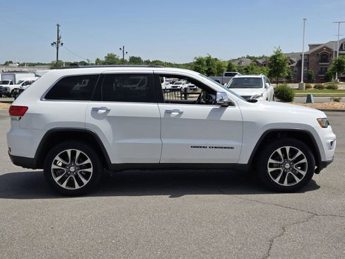 Used 2018 Jeep Grand Cherokee Limited AWD/4WD image 6