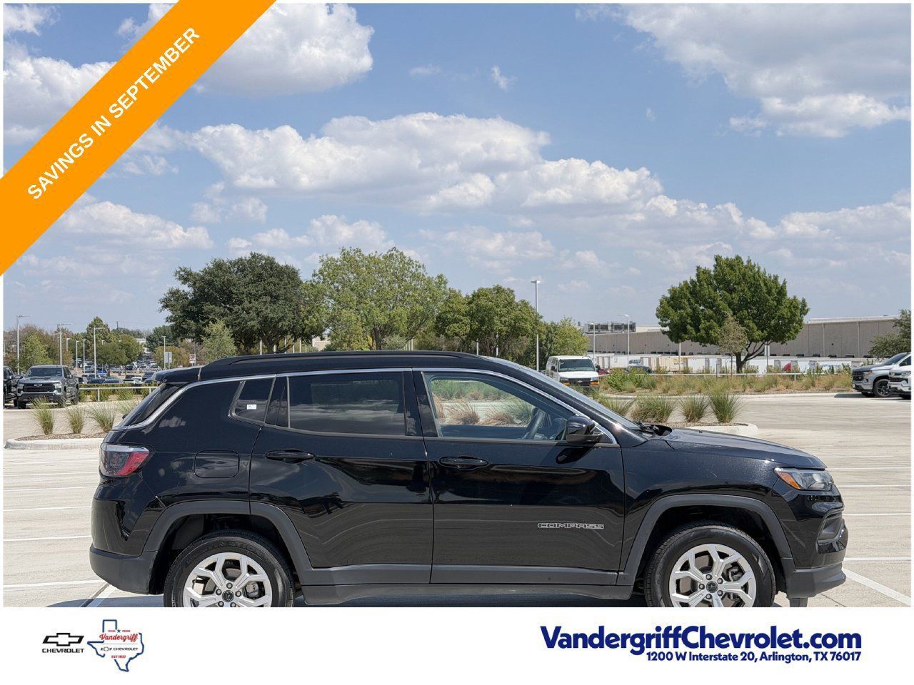 Used 2025 Jeep Compass Latitude w/ Sun & Sound Group AWD/4WD image 3
