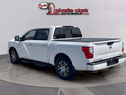 Used 2021 Nissan Titan SV w/ SV Convenience Package RWD image 3