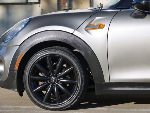 Used 2018 MINI Cooper 2-Door Hardtop image 22