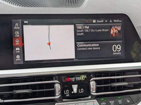 Used 2022 BMW 330i Sedan w/ Driving Assistance Package image 22