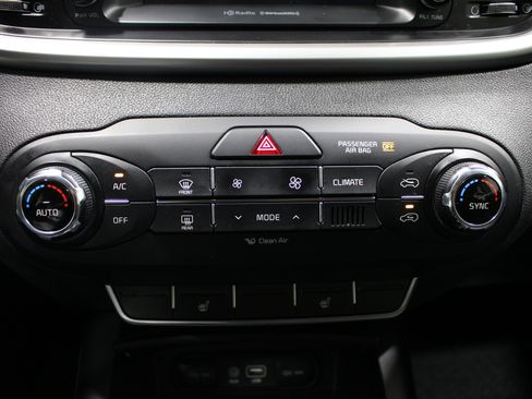 Used 2017 Kia Sorento AWD w/ LX Convenience Package image 16