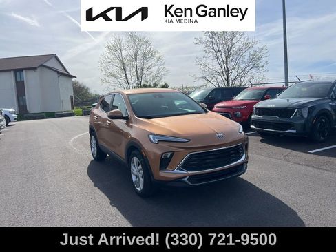 Used 2024 Buick Encore GX Preferred w/ Comfort Package FWD image 3