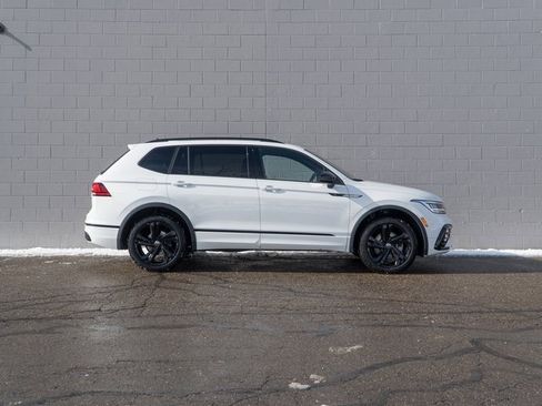 Used 2024 Volkswagen Tiguan SE R-Line image 8