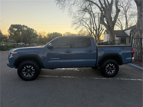 Used 2019 Toyota Tacoma TRD Off-Road image 4