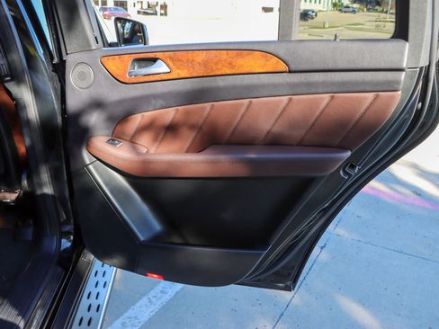 Used 2015 Mercedes-Benz GL 450 4MATIC image 29