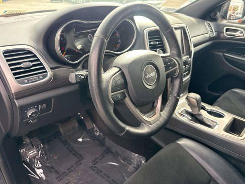 Used 2017 Jeep Grand Cherokee Altitude image 23