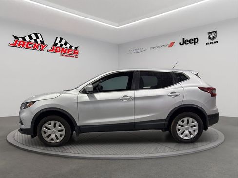 Used 2020 Nissan Rogue Sport S image 3