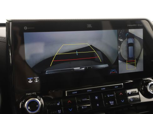 Used 2021 Toyota Highlander Platinum image 30