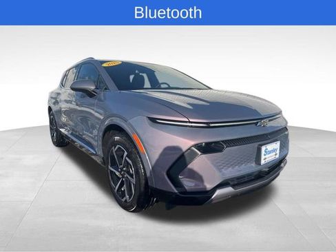 Used 2025 Chevrolet Equinox EV LT w/ Convenience Package image 7