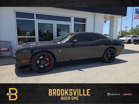 Used 2017 Dodge Challenger SRT Hellcat RWD image 1