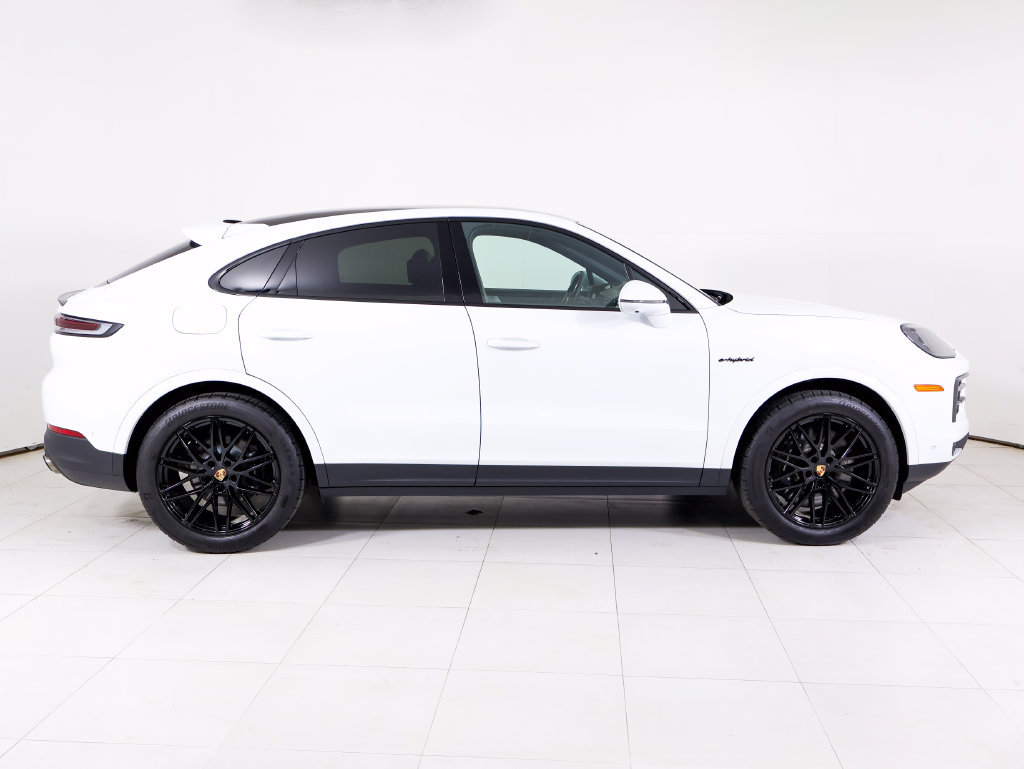 Certified 2025 Porsche Cayenne E-Hybrid Coupe AWD/4WD image 31