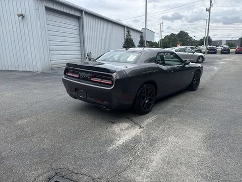 Used 2017 Dodge Challenger R/T Scat Pack RWD image 5