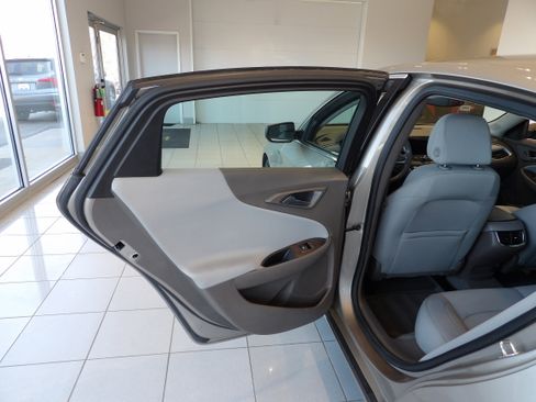 Used 2022 Chevrolet Malibu LT FWD image 15