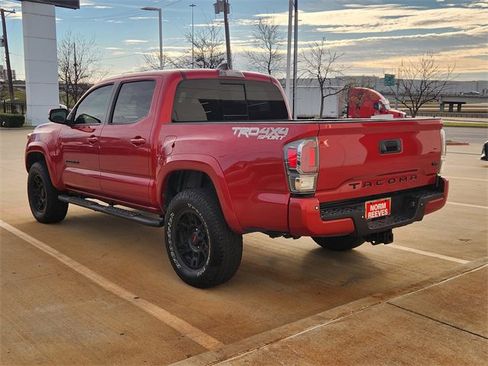 Used 2021 Toyota Tacoma TRD Sport image 4