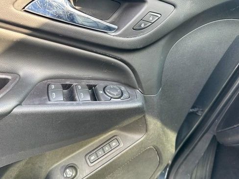 Used 2018 Chevrolet Equinox Premier image 16