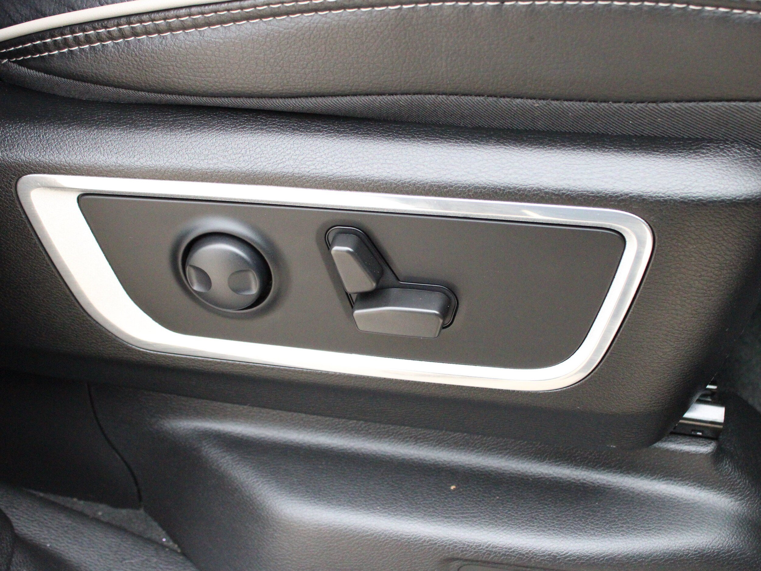 Used 2023 RAM 1500 Laramie AWD/4WD image 48
