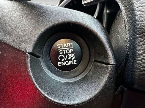Used 2019 Jeep Compass Latitude FWD image 19