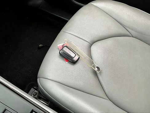 Used 2021 Toyota Highlander XLE image 36