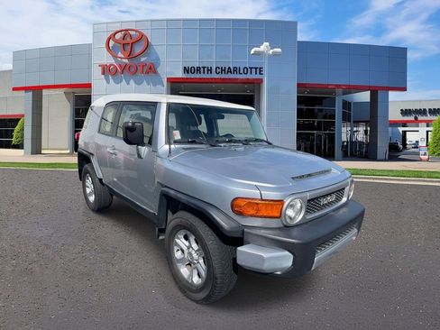 Used 2007 Toyota FJ Cruiser 4WD image 1