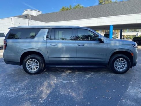 Used 2024 Chevrolet Suburban LT image 2