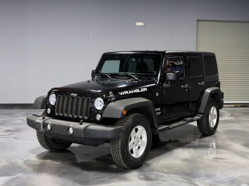 Used 2014 Jeep Wrangler Unlimited Sport w/ Quick Order Package 24S AWD/4WD image 3