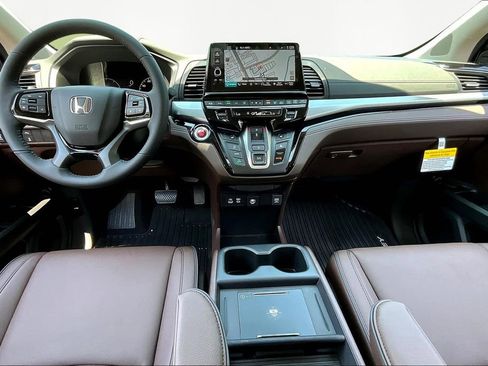 New 2026 Honda Odyssey Touring image 7