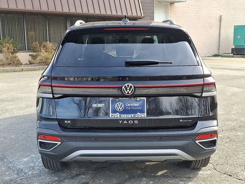 Certified 2025 Volkswagen Taos SE w/ Panoramic Sunroof Package image 8