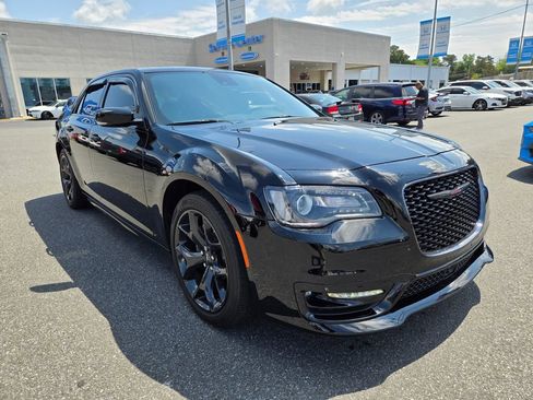 Used 2022 Chrysler 300 S w/ Safetytec Plus Group RWD image 3