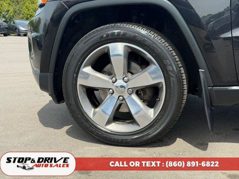 Used 2015 Jeep Grand Cherokee Limited w/ Luxury Group II AWD/4WD image 9