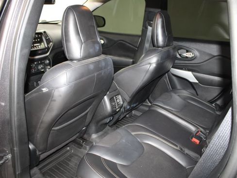 Used 2018 Jeep Cherokee Latitude Plus FWD image 24