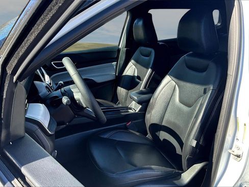 Used 2024 Jeep Compass Limited image 13