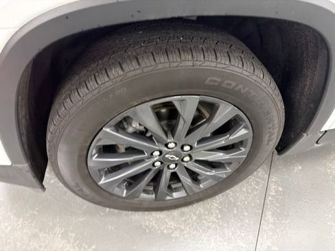 Used 2023 Chevrolet Traverse RS w/ LPO, Floor Liner Package FWD image 31
