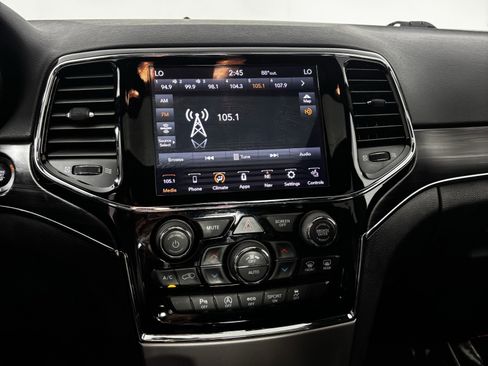 Used 2019 Jeep Grand Cherokee Limited image 25