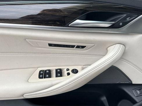 Used 2023 BMW 530e xDrive w/ Executive Package image 10