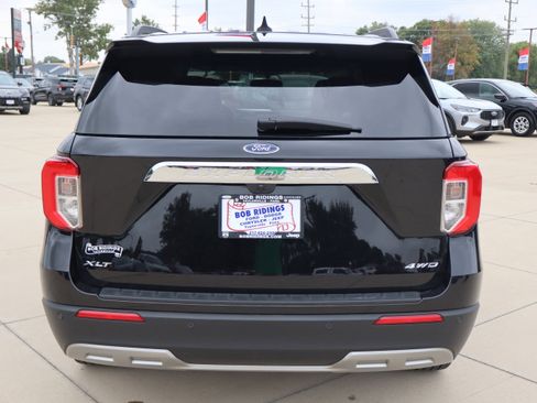 Used 2023 Ford Explorer XLT w/ Equipment Group 202A image 7