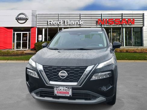 Certified 2021 Nissan Rogue SV image 2