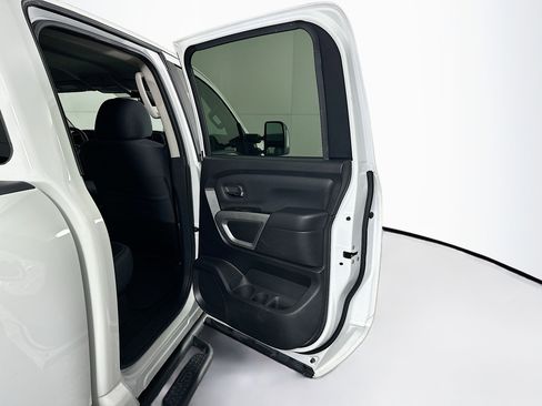 Used 2024 Nissan Titan SV w/ SV Convenience Package image 29