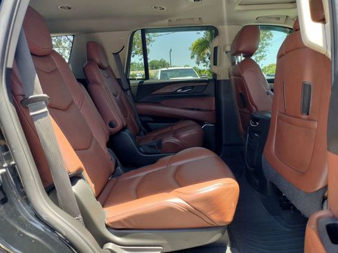 Used 2015 Cadillac Escalade Luxury AWD/4WD image 21