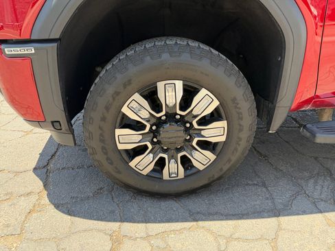 Used 2024 GMC Sierra 3500 Denali w/ Technology Package AWD/4WD image 11