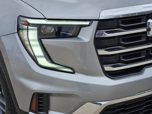 Used 2025 GMC Acadia Elevation image 10