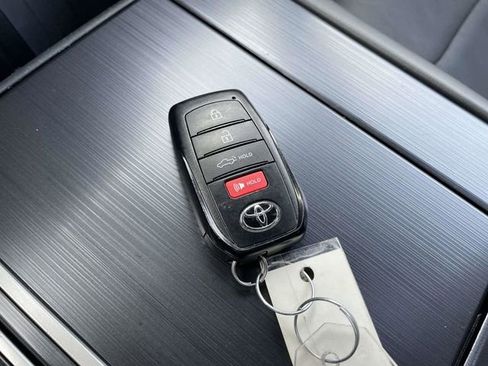 Used 2024 Toyota Tundra Platinum image 32