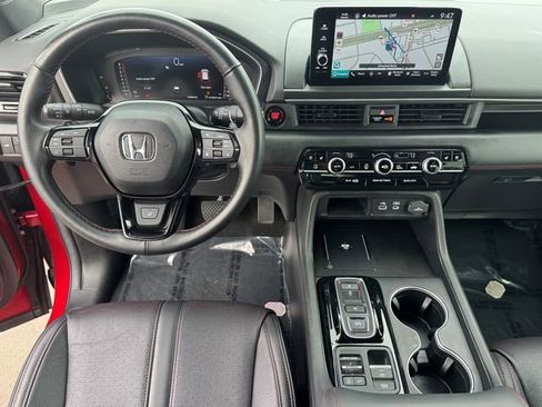 Certified 2025 Honda Pilot Black Edition image 19