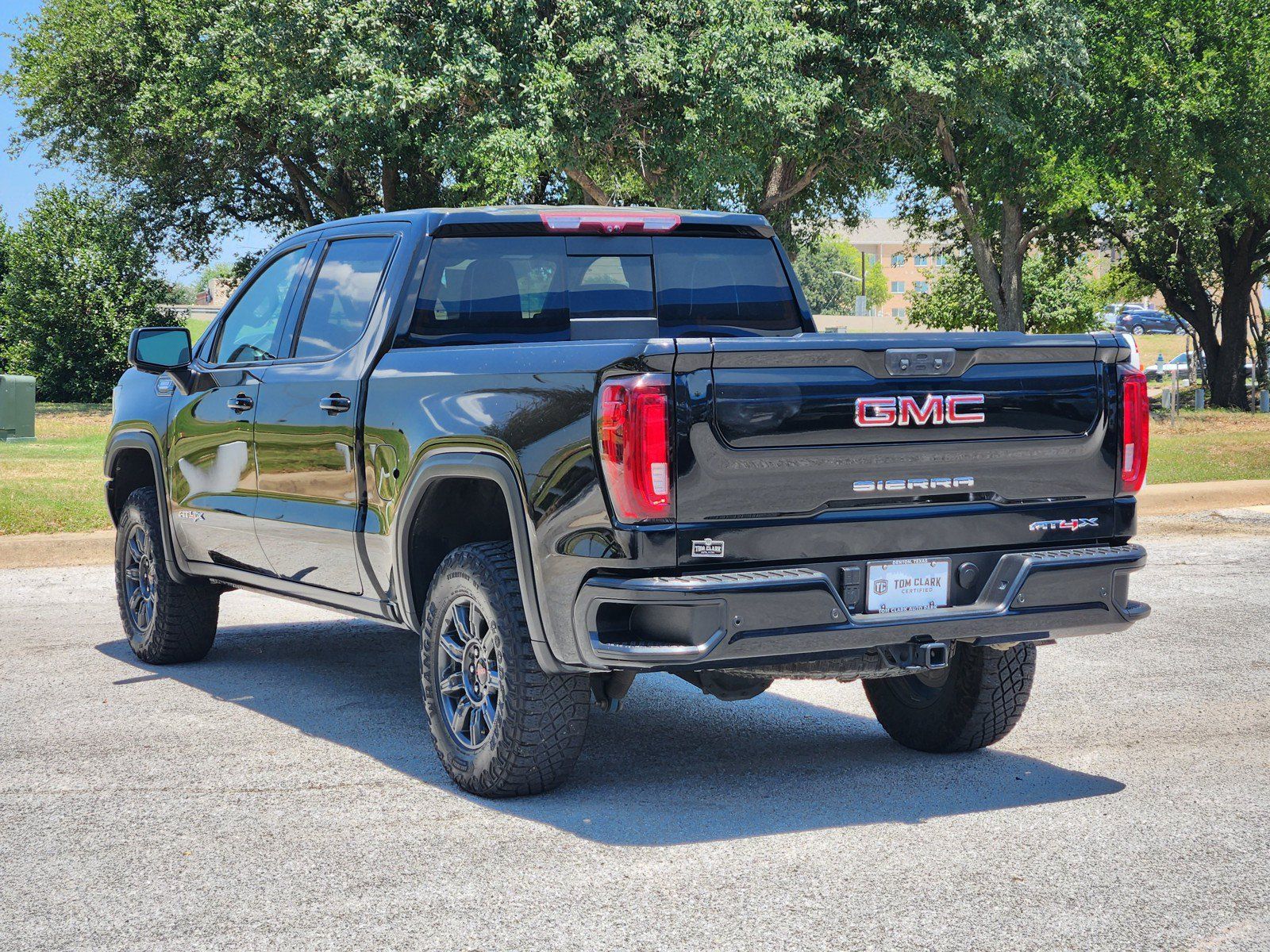 Used 2024 GMC Sierra 1500 AT4X AWD/4WD image 4