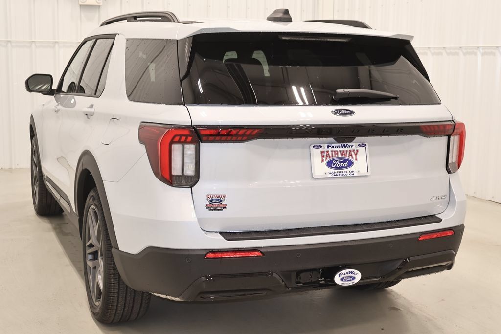 New 2026 Ford Explorer ST-Line w/ ST-Line Street Pack AWD/4WD image 6