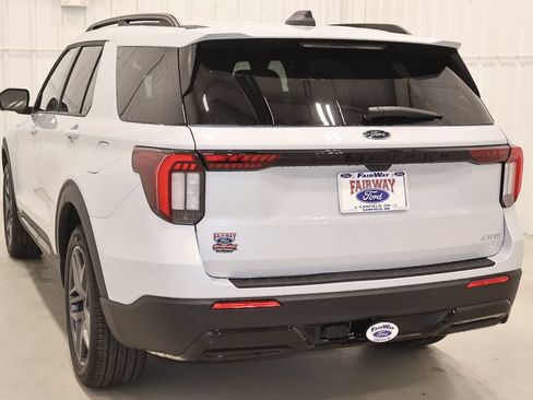 New 2026 Ford Explorer ST-Line w/ ST-Line Street Pack AWD/4WD image 6