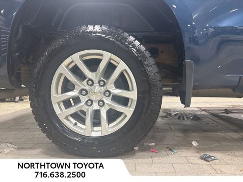 Used 2021 Chevrolet Silverado 1500 LT AWD/4WD image 24